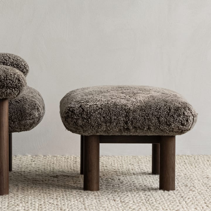 Brasilia Fußhocker - Stoff bouclé 02 beige, Eichenholzgestell - Audo Copenhagen