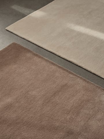 Stille getufteter Teppich - Ash Brown, 160x250 cm - ferm LIVING