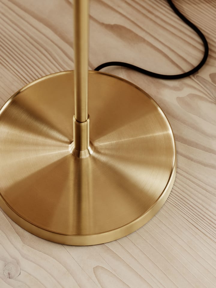 Clam Stehleuchte 128 cm, Opal-brass Fritz Hansen