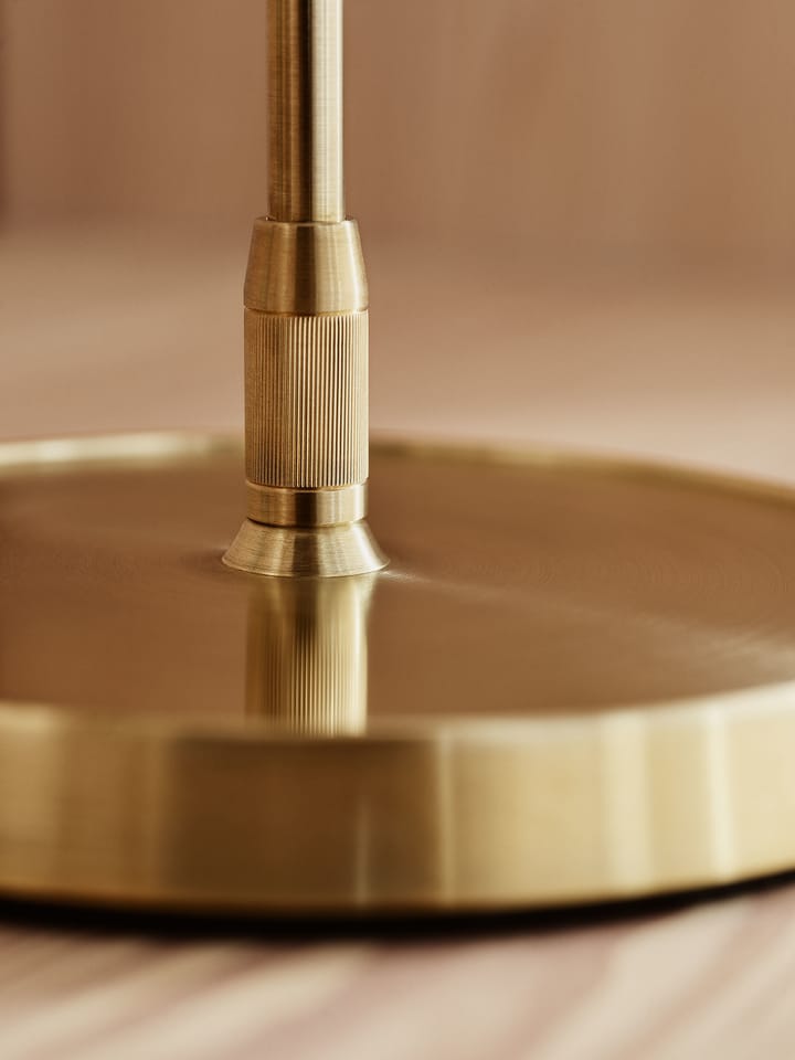 Clam Tischleuchte 50 cm, Opal-brass Fritz Hansen