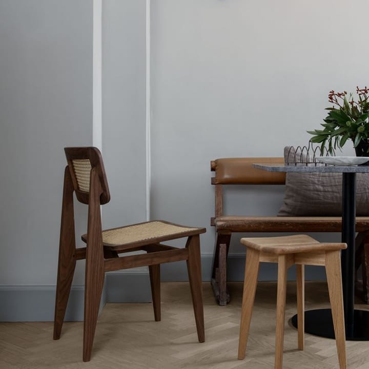 C-Chair Stuhl, American walnut, Sitz und Rückenlehne aus Naturgeflecht GUBI