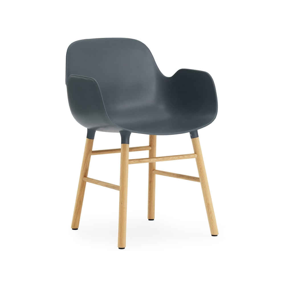 Normann Copenhagen Form Armlehnstuhl Blue, Eichenholzbeine