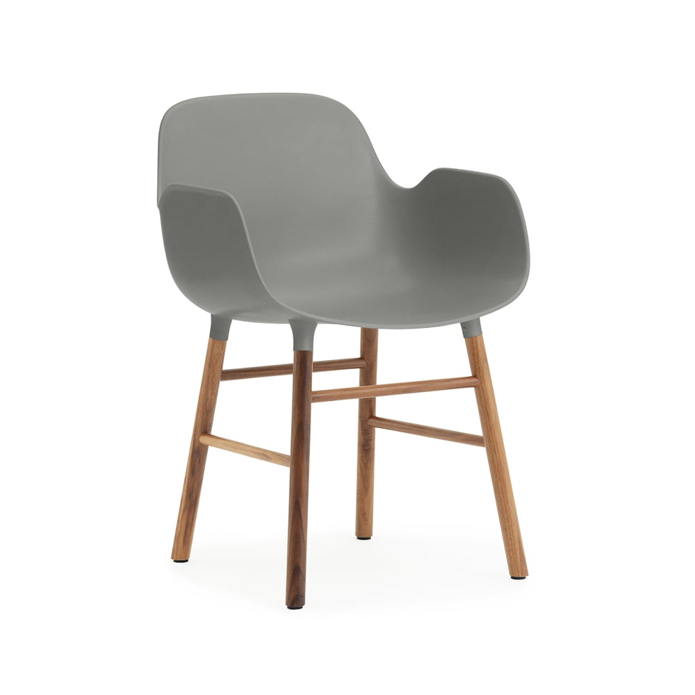 Normann Copenhagen Form Armlehnstuhl Grey, Walnussholzbeine