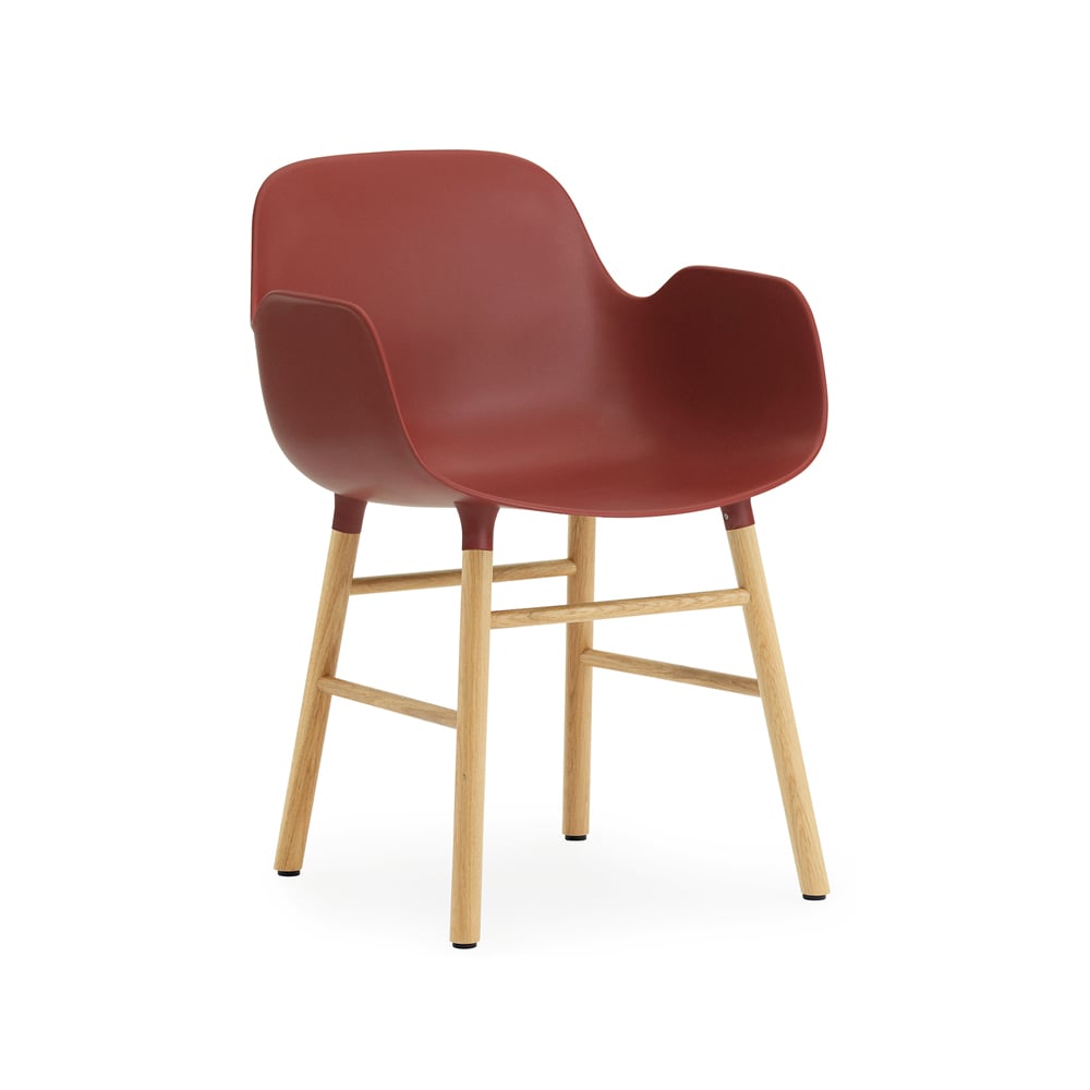 Normann Copenhagen Form Armlehnstuhl Red, Eichenholzbeine