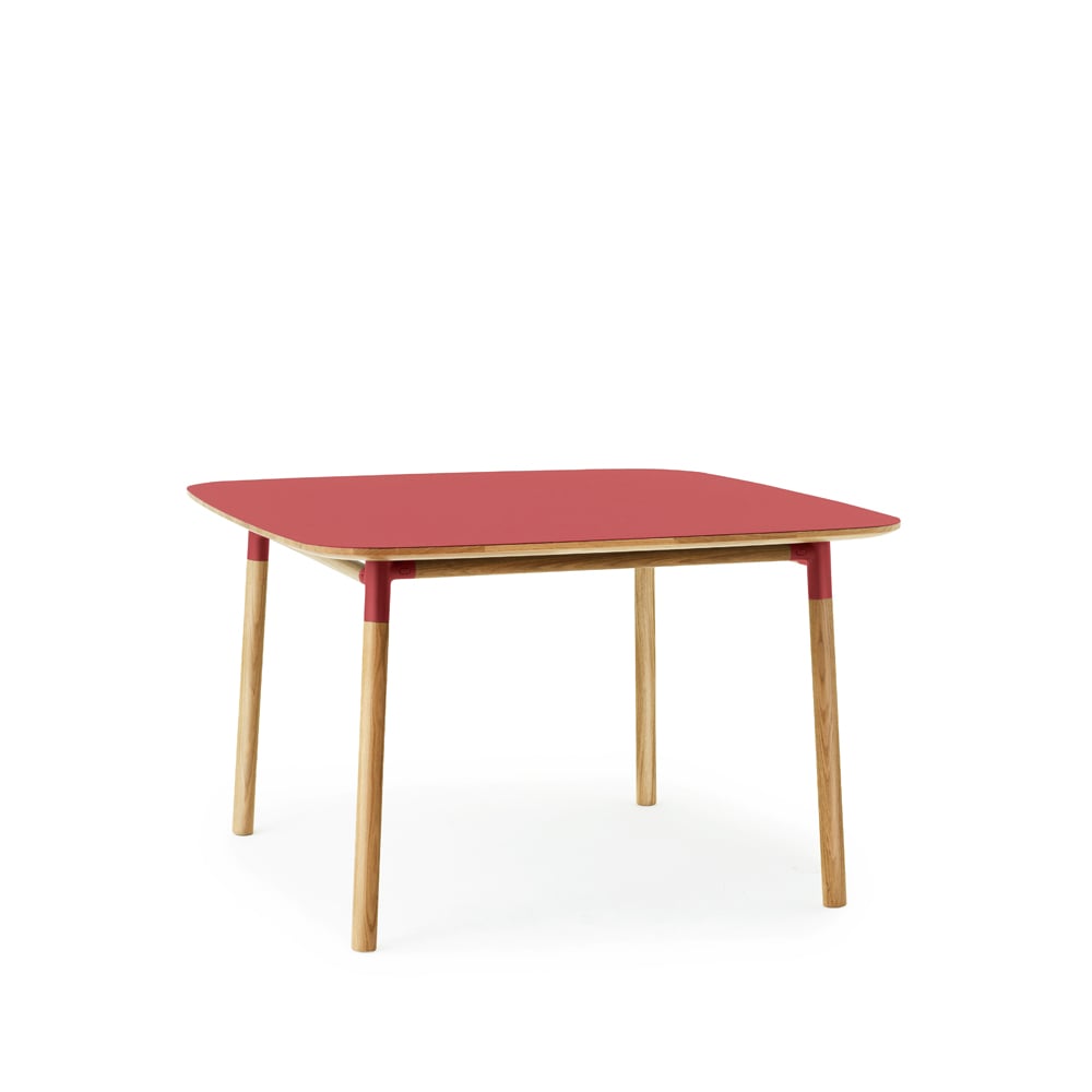 Normann Copenhagen Form Esstisch 120 x 120cm Red, Eichenholzbeine