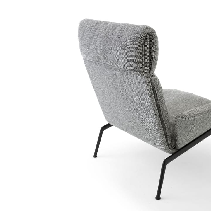 Muno LN17 High back Lounge-Sessel, Warm black-Hallingdal 0126 &Tradition