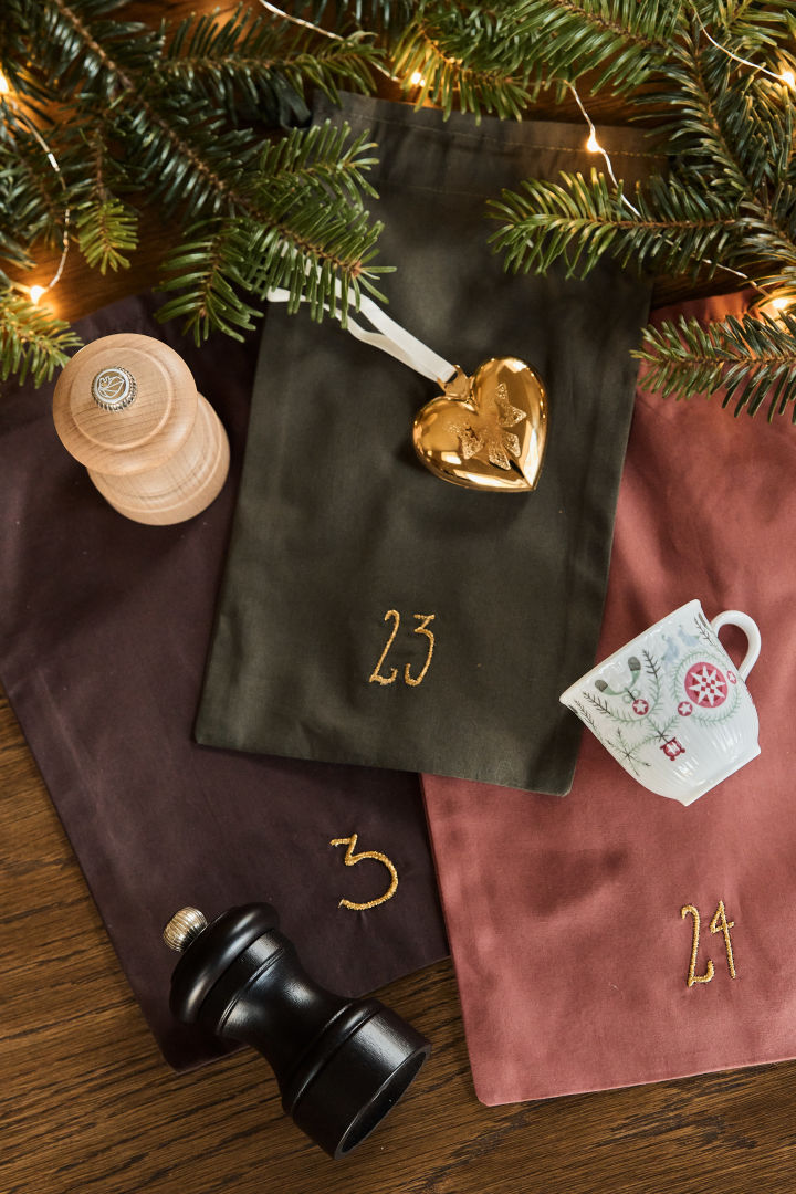 Nutzen Sie den Christmas countdown Weihnachtskalender von ferm LIVING und füllen Sie ihn mit Mini-Gewürzmühlen, Weihnachtsanhängern oder kleinen Bechern.